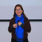 Dra. Brenda Focás analiza los desafíos de las audiencias digitales en el Doctorado en Comunicación UFRO