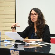 Dra. Mariela Ávila obtiene Proyecto de Investigación Científica Regular 2026 con estudio sobre memoria, exilio y narrativas latinoamericanas.